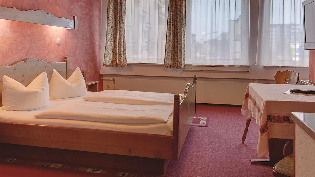 Hotel Luitpold Landshut Kamer foto