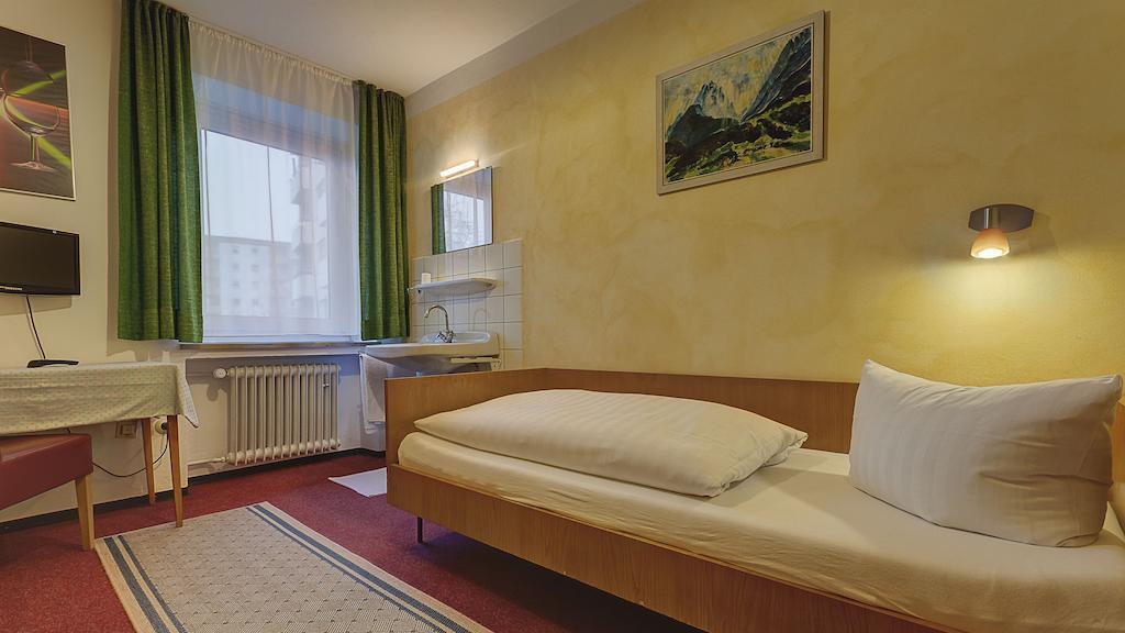 Hotel Luitpold Landshut Kamer foto
