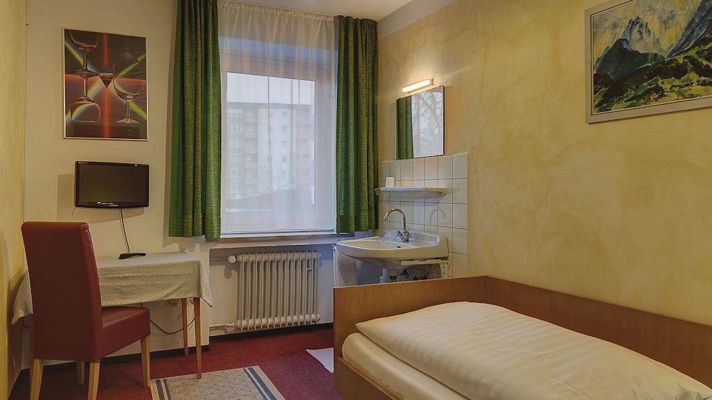 Hotel Luitpold Landshut Kamer foto